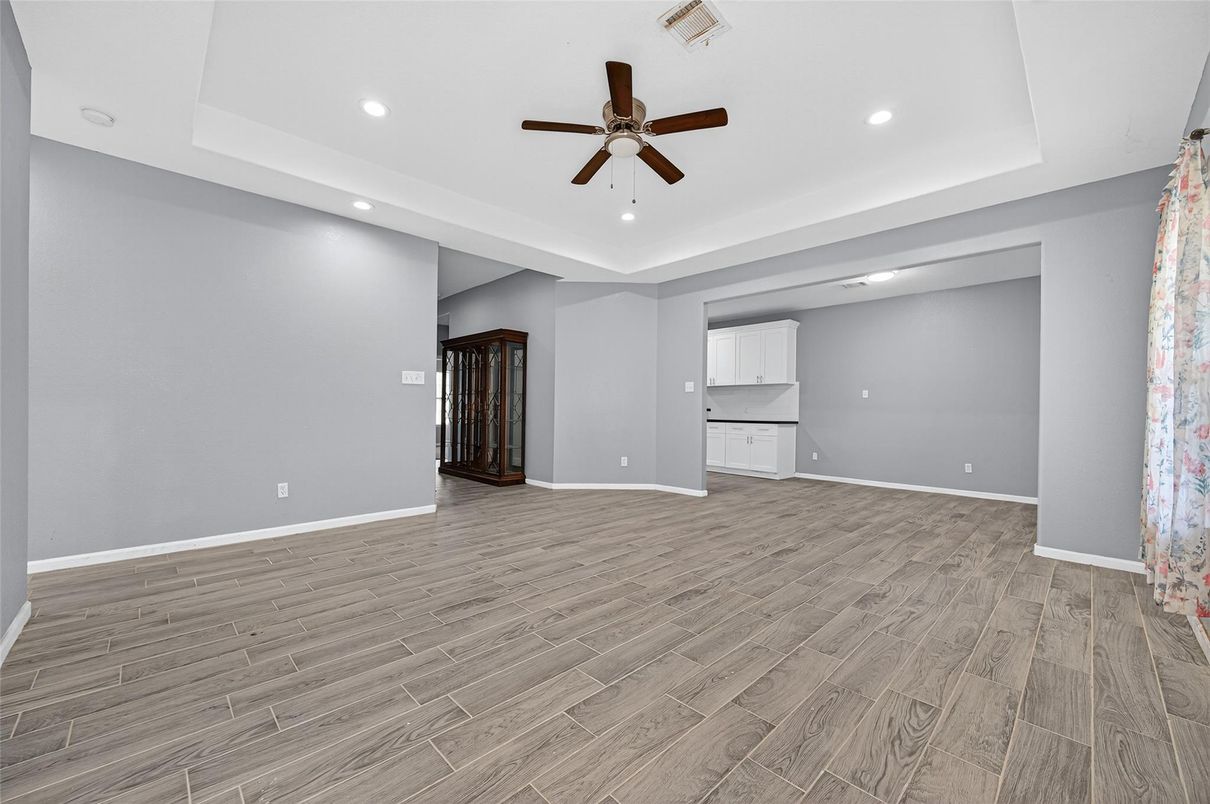 Empty room, Interior, Recessed Lighting, Wood Texture Flooring