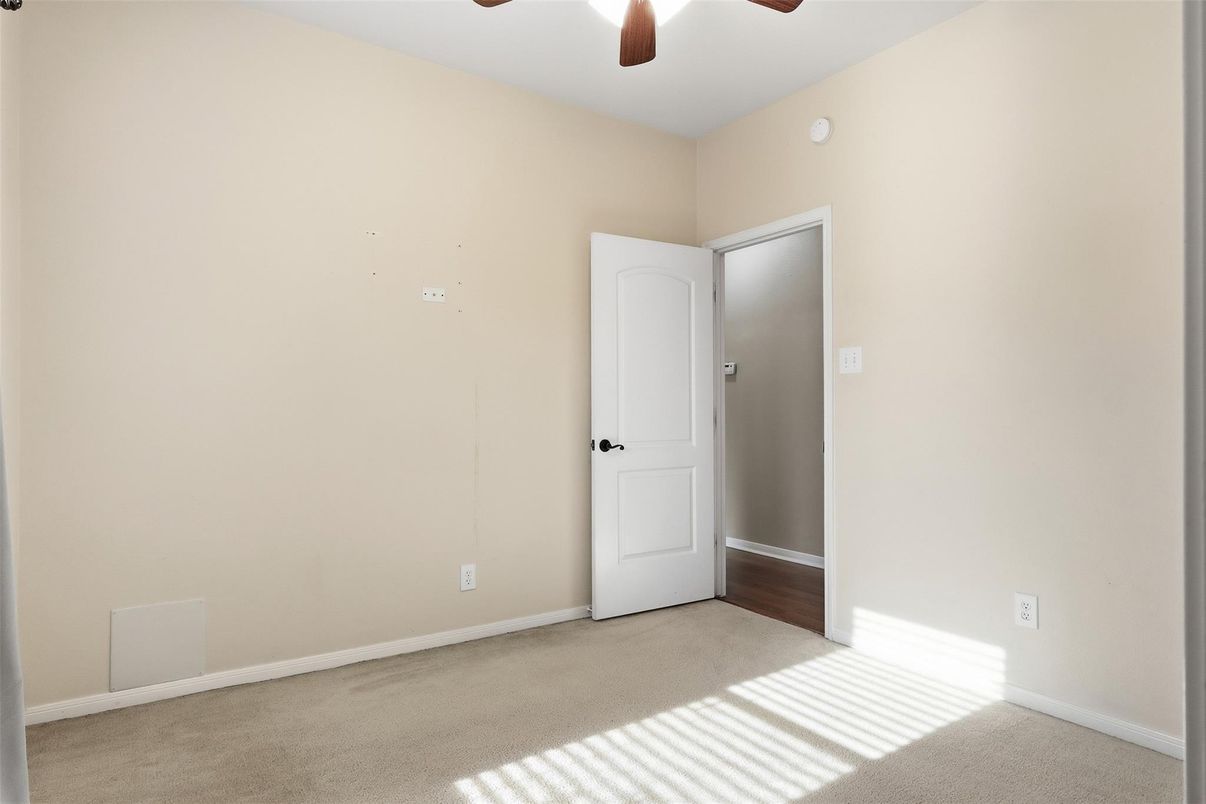 Empty room, Interior