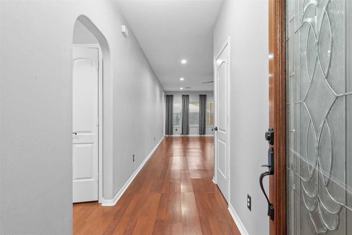 Interior, Recessed Lighting, Wood Texture Flooring