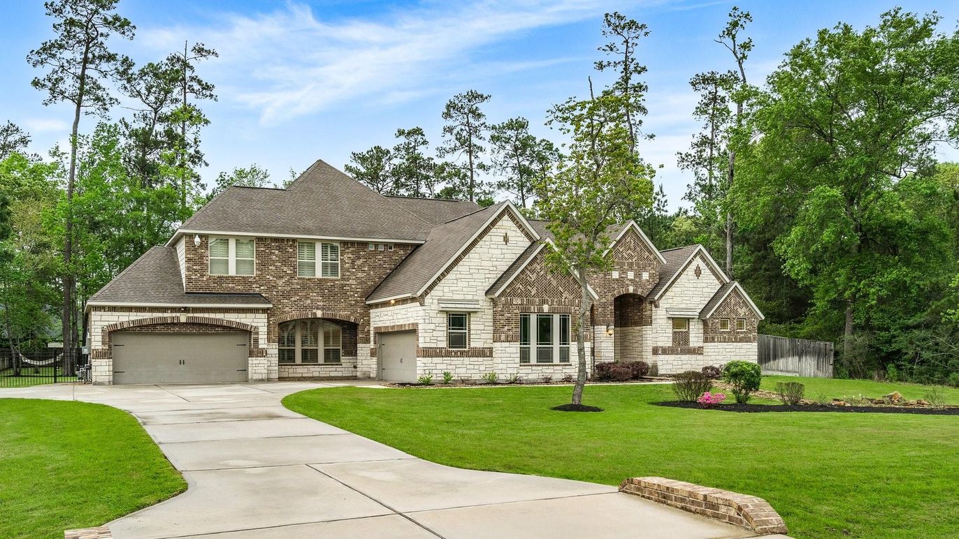 Attached, Exterior, Facade, Brick Facade, Brick Traditional