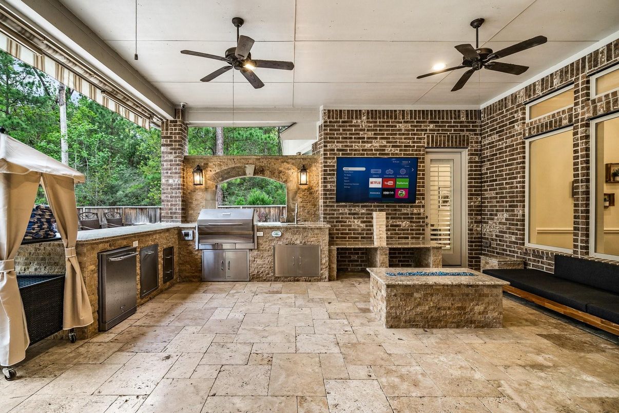 Exterior, Outdoor Kitchen, Stone Walls