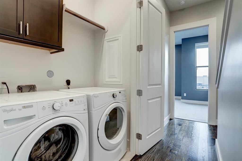Interior, Washer, Wood Texture Flooring