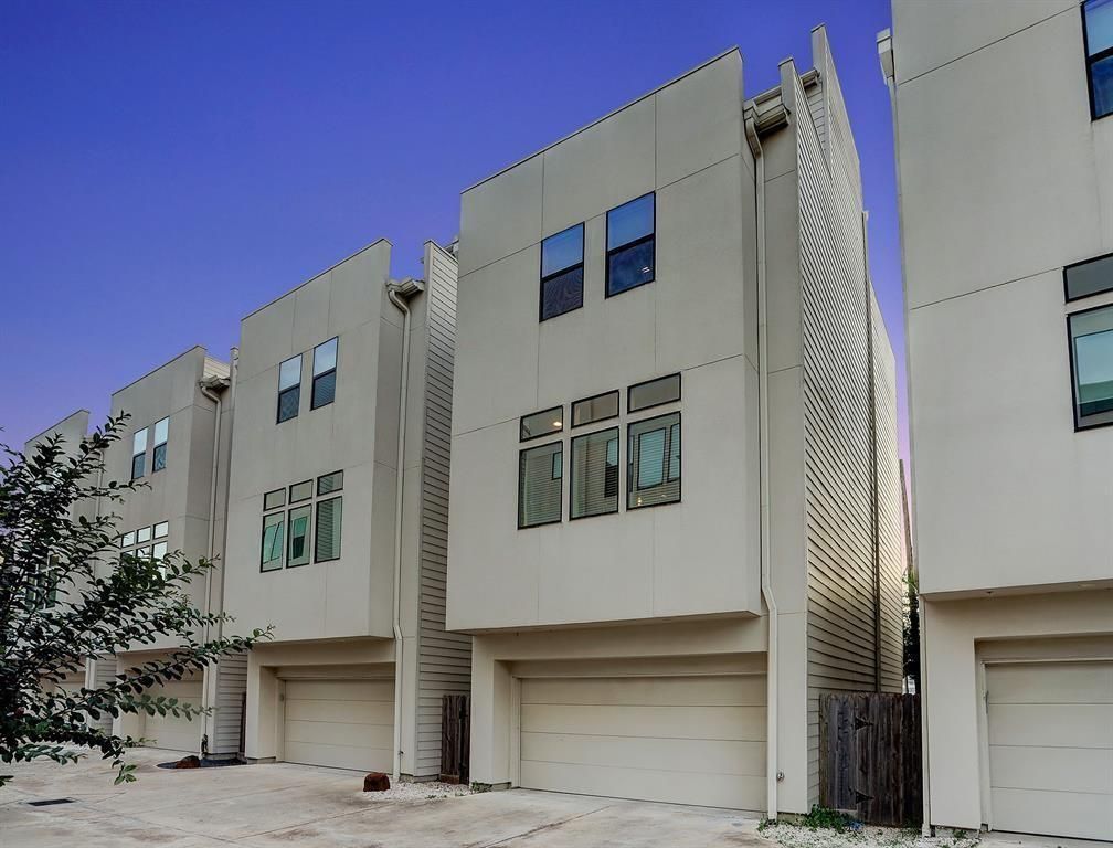 Attached, Exterior, Facade, Rowhouse