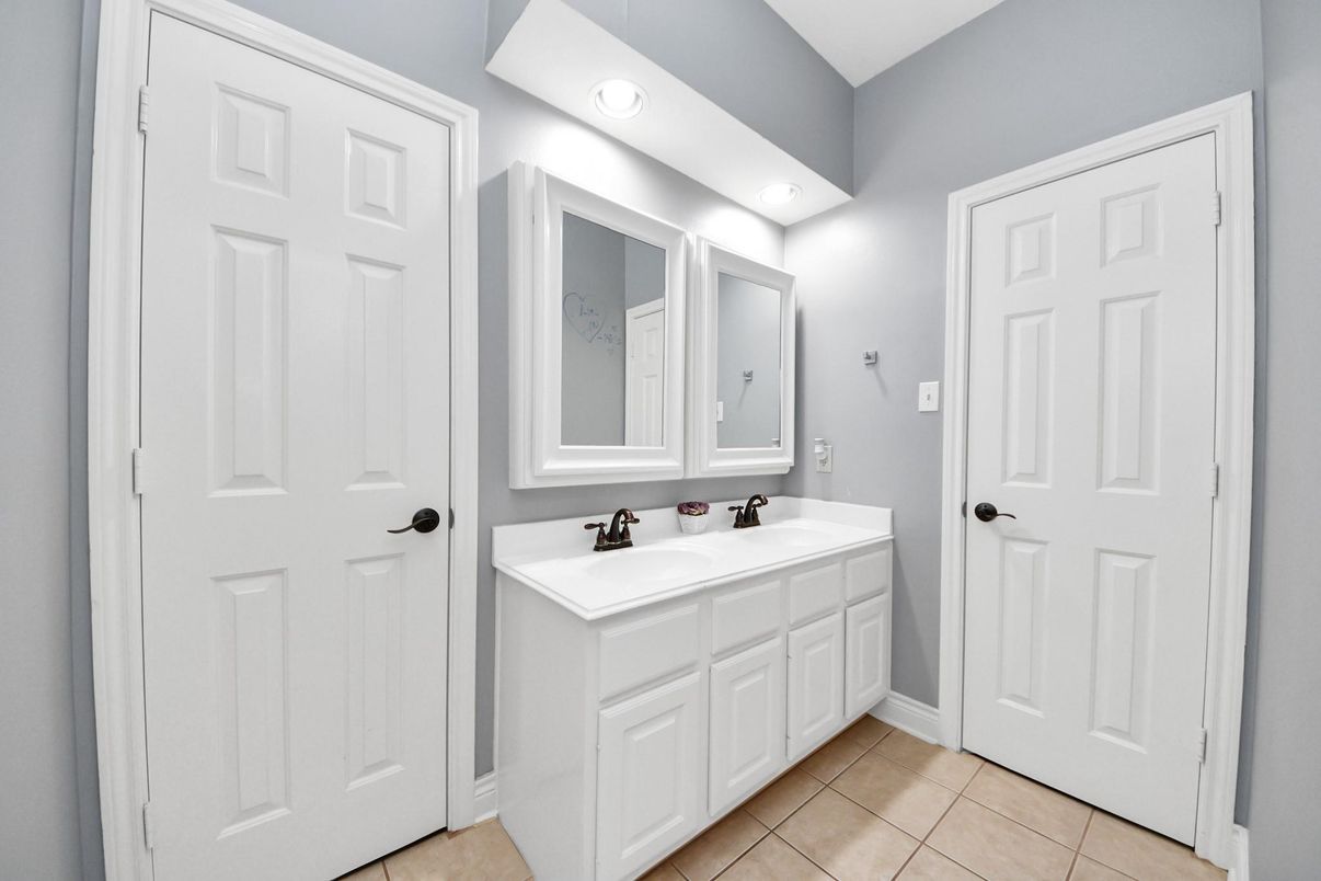 Bathroom, Dual Sink Vanities, Interior, Recessed Lighting