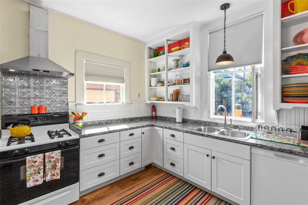 Interior, Kitchen, Pendant Lights, Wood Texture Flooring