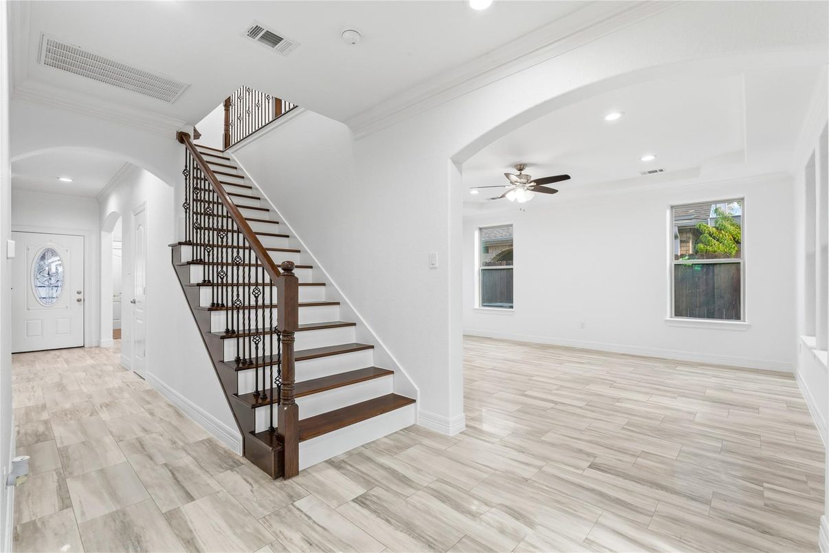 Interior, Recessed Lighting, Wood Texture Flooring