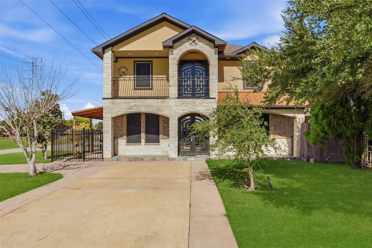 Exterior, Facade, Brick Traditional