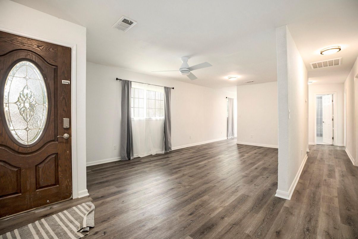 Empty room, Interior, Recessed Lighting, Wood Texture Flooring