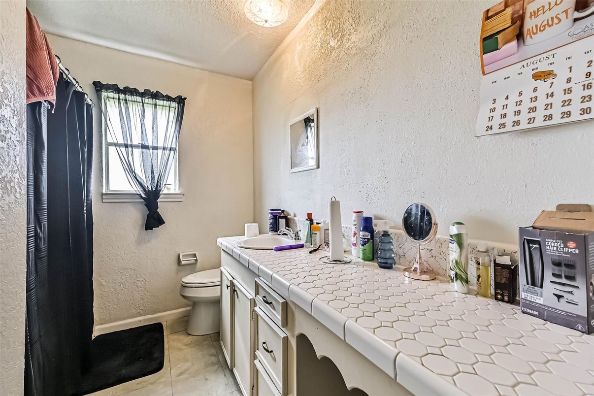 Bathroom, Interior, Tile Countertops