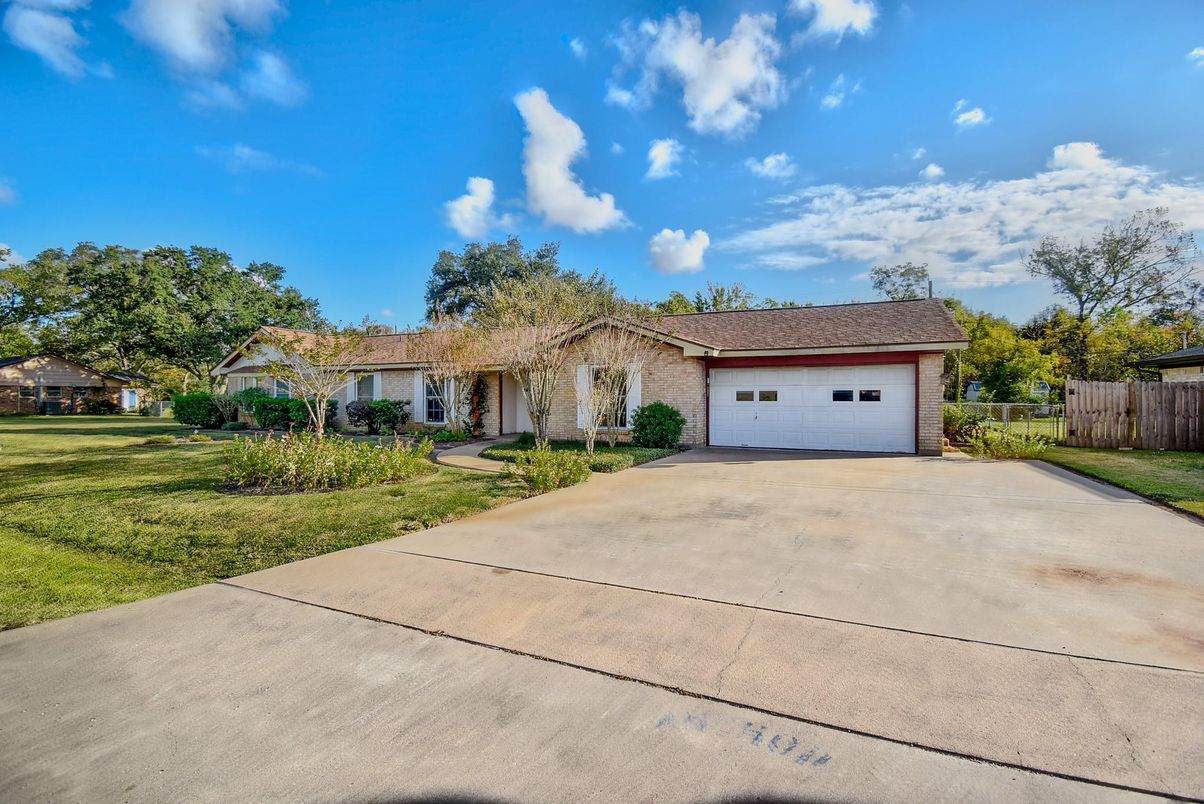 Attached, Backyard, Exterior, Facade, Ranch