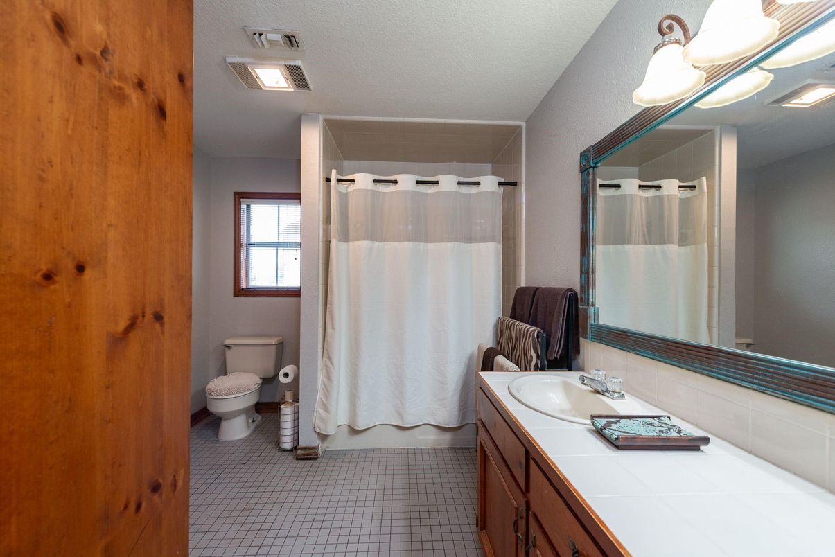 Bathroom, Interior, Tile Countertops