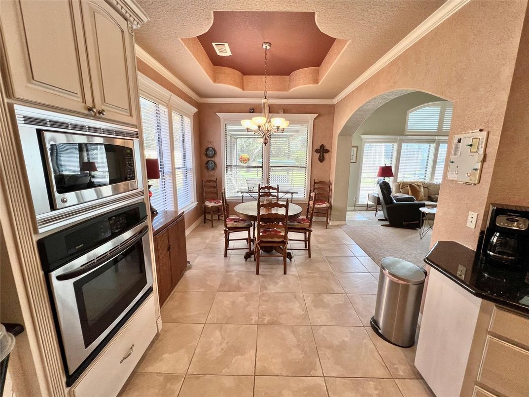 Chandelier, Dining room, Interior, Living room, Pendant Lights, Stainless Steel Appliances