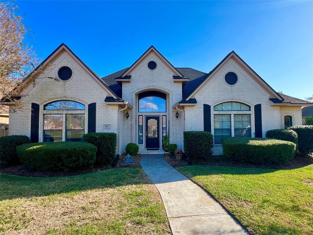 Exterior, Facade, Brick Facade, Brick Traditional