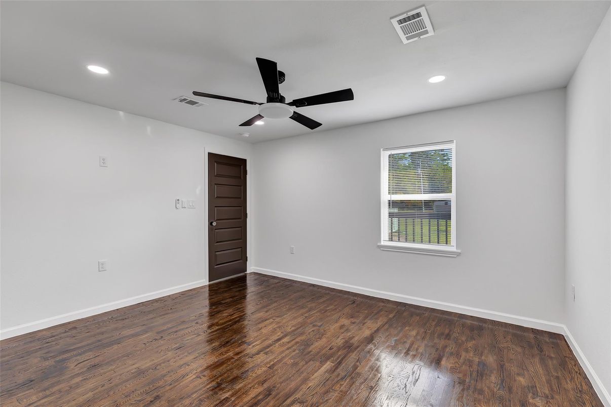 Empty room, Interior, Recessed Lighting, Wood Texture Flooring