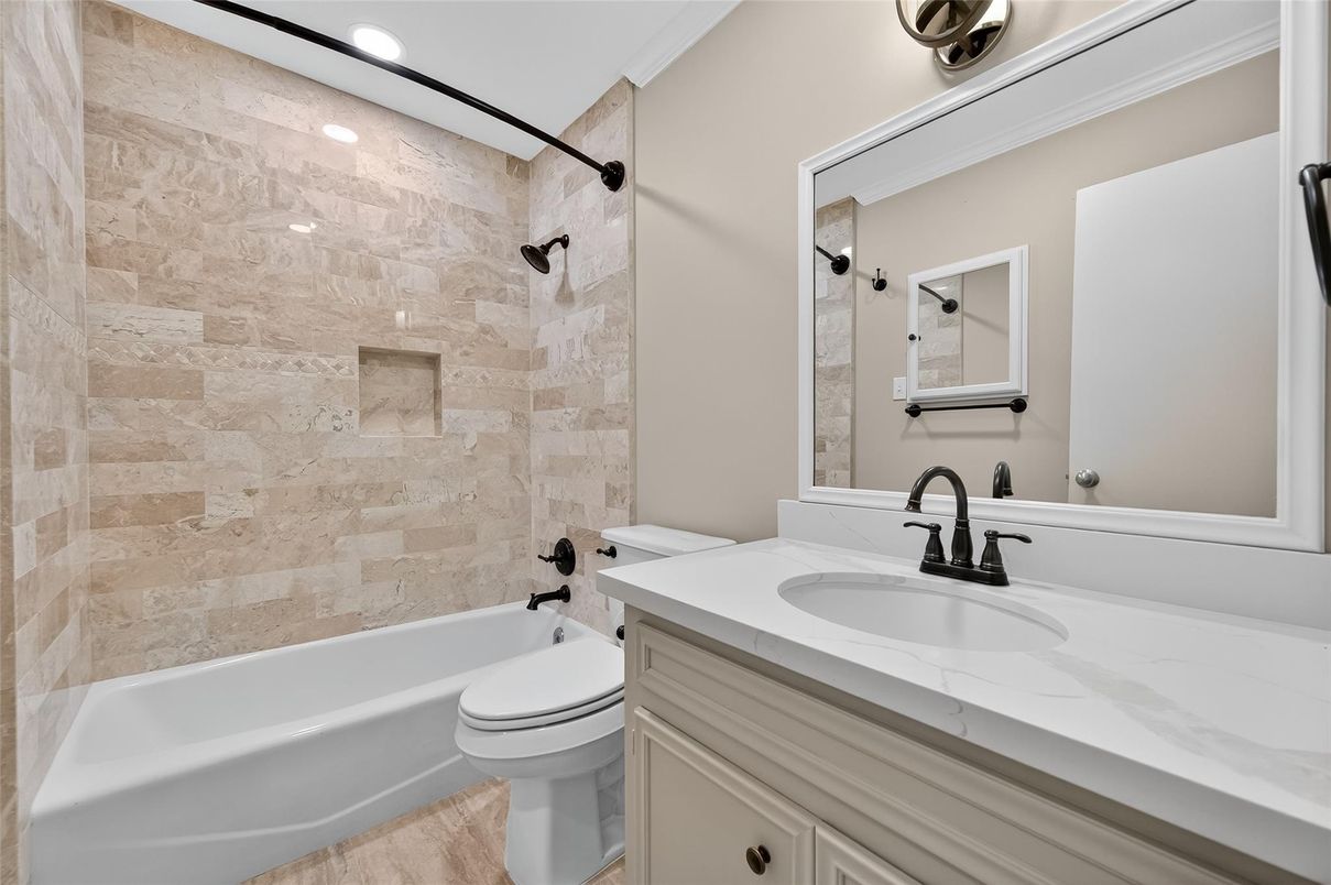 Bathroom, Interior, Recessed Lighting