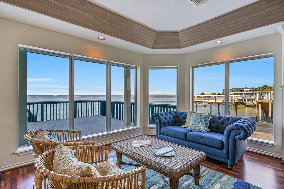 Interior, Living room, Recessed Lighting, Water, Wood Texture Flooring