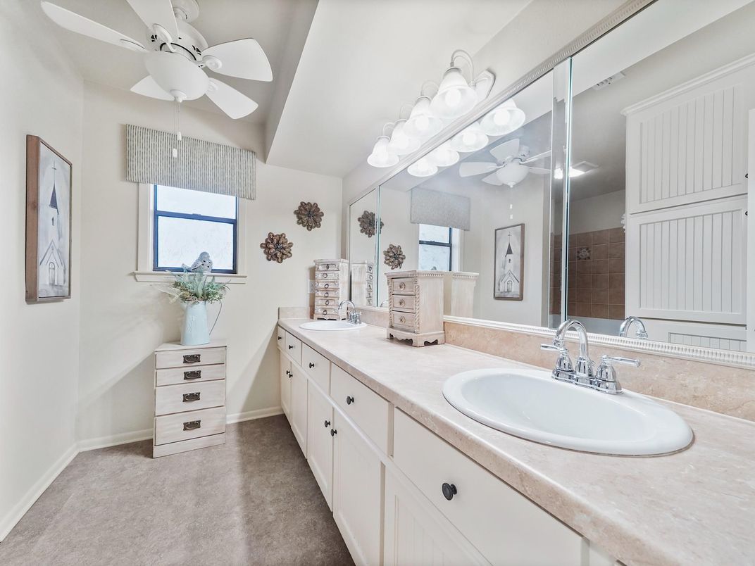 Bathroom, Dual Sink Vanities, Interior
