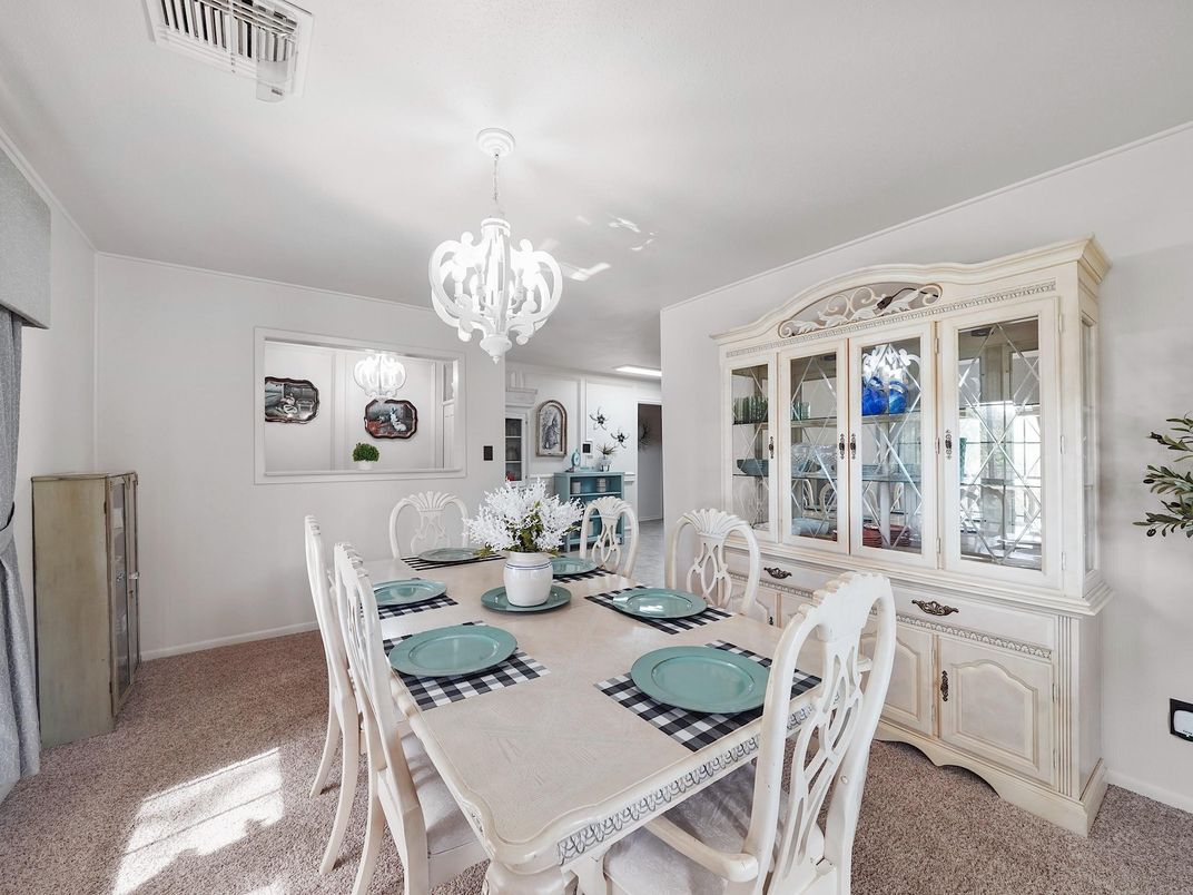 Chandelier, Dining room, Interior