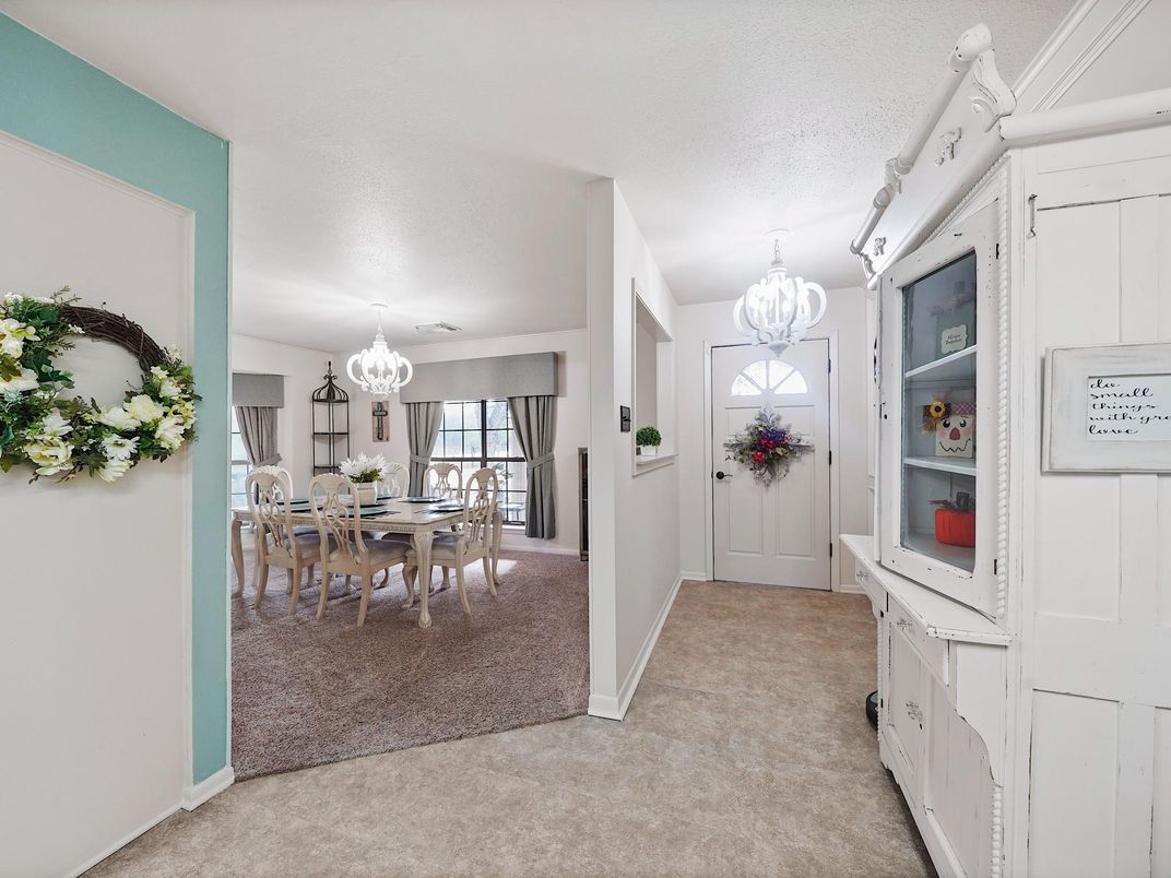 Chandelier, Dining room, Interior