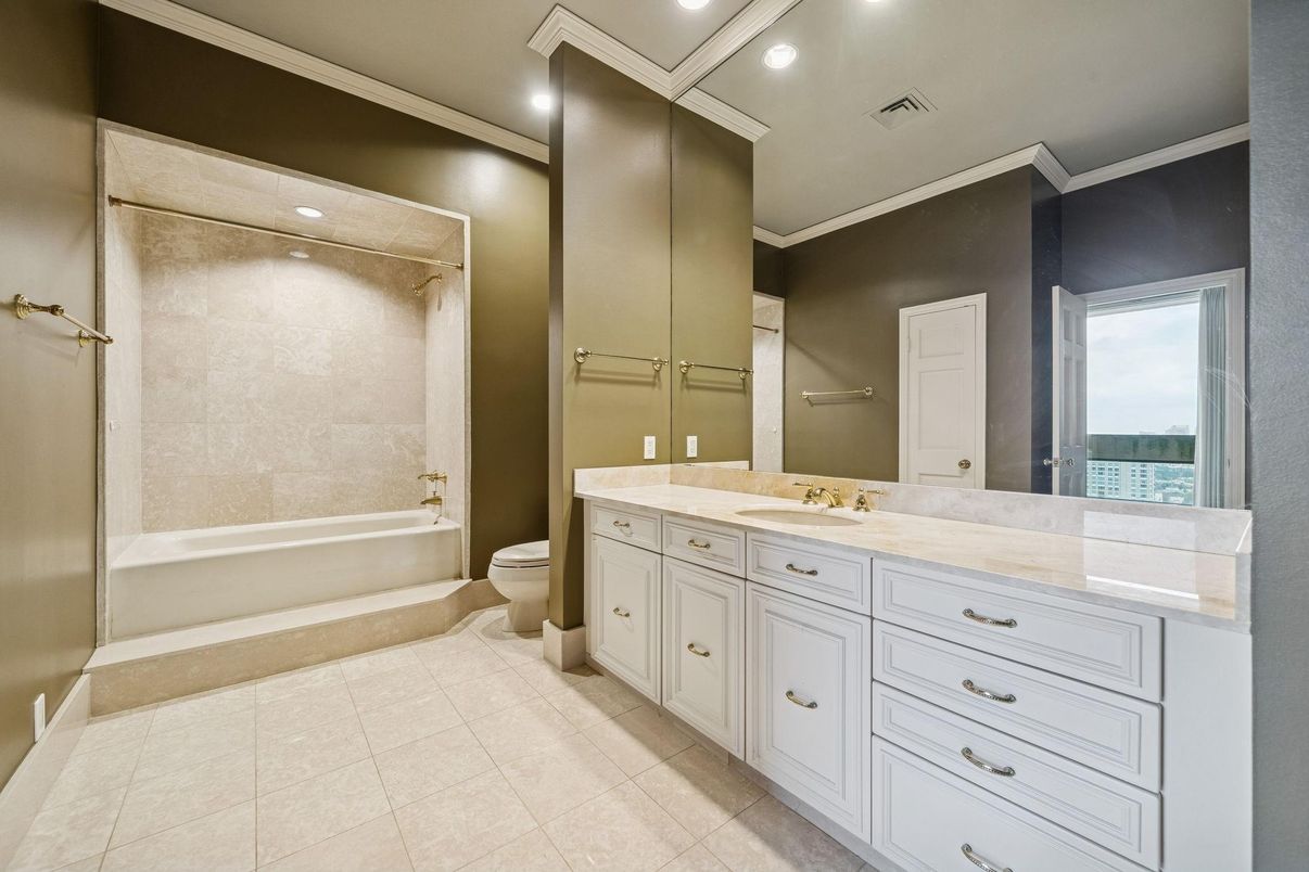 Bathroom, Dual Sink Vanities, Interior, Recessed Lighting, Water
