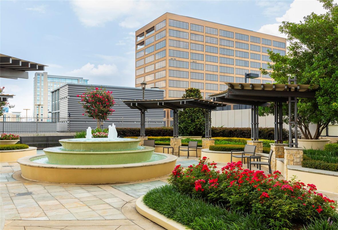 Exterior, Outdoor Kitchen