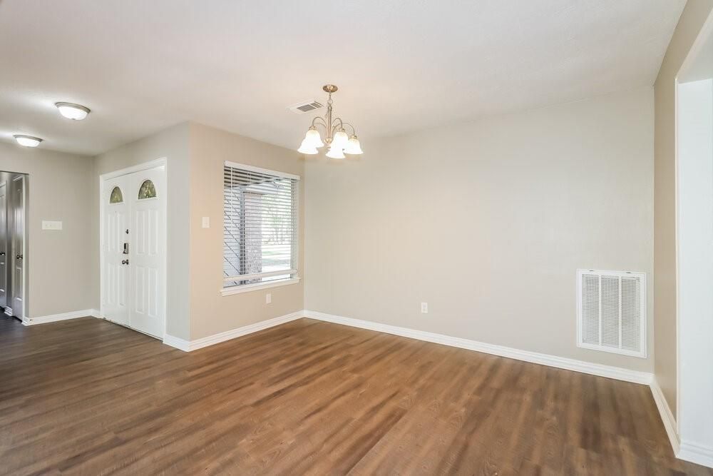 Empty room, Interior, Pendant Lights, Wood Texture Flooring