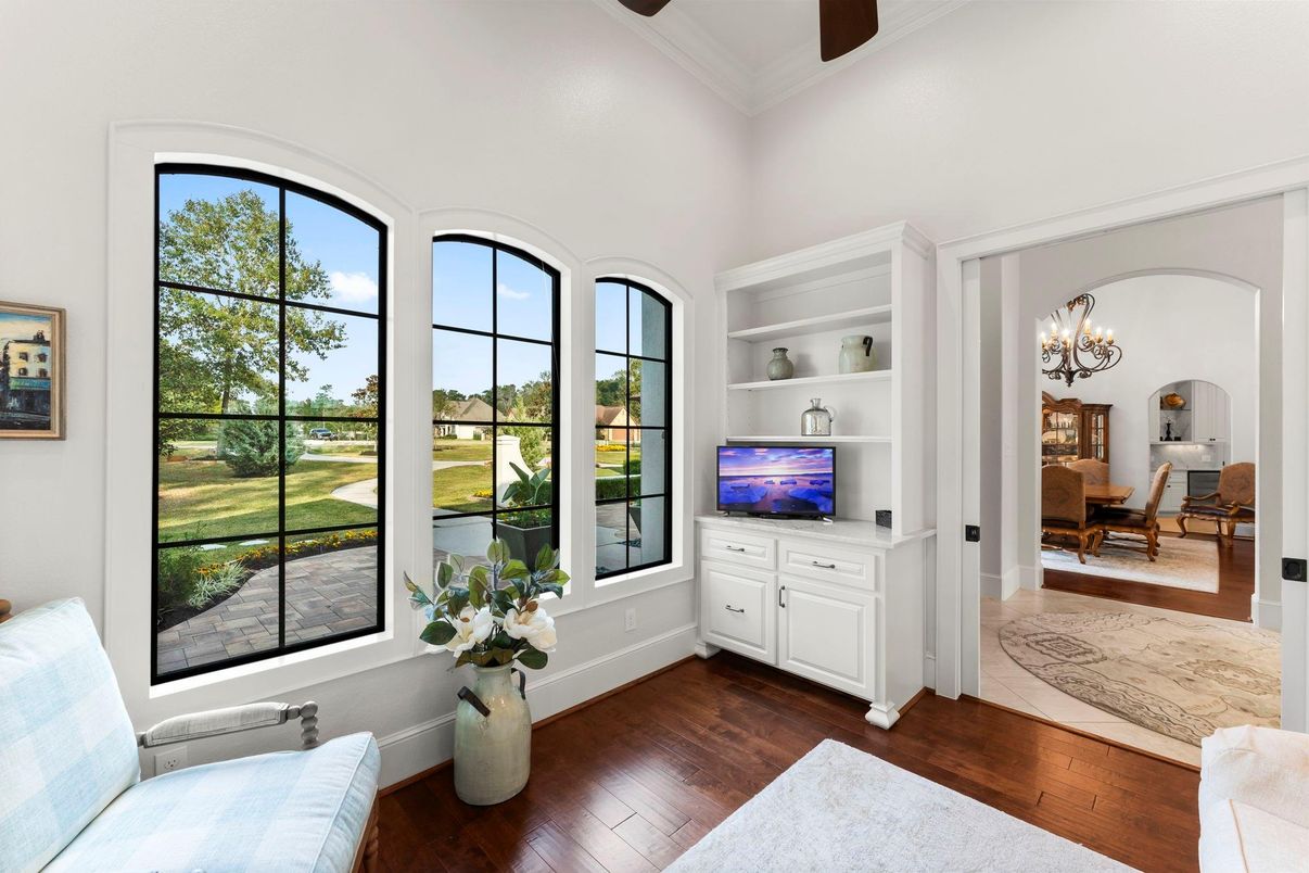 Chandelier, Dining room, Interior, Wood Texture Flooring