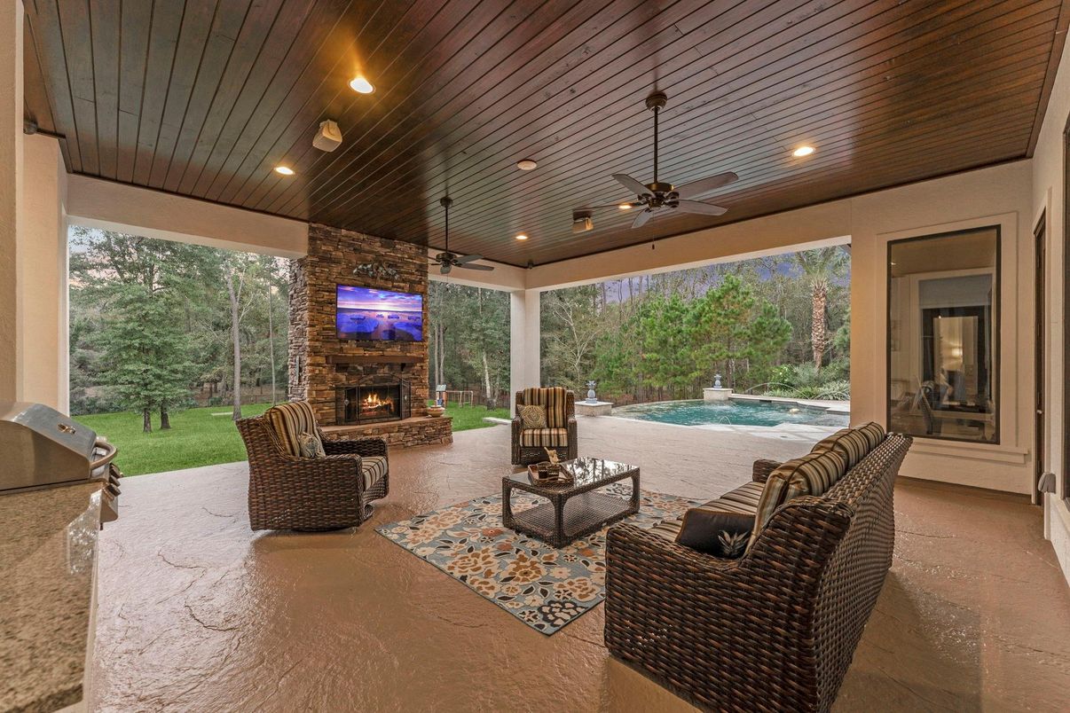 Exterior, Fireplace, Pool