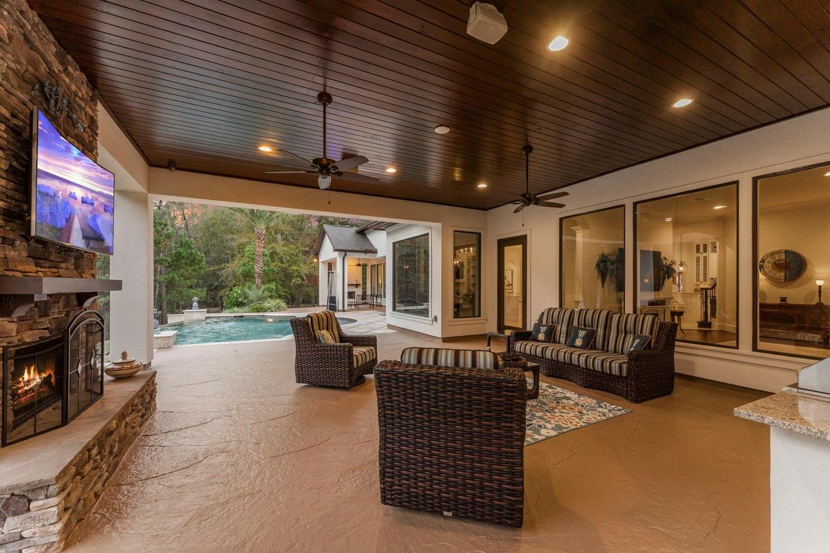 Exterior, Fireplace, Pool, Recessed Lighting