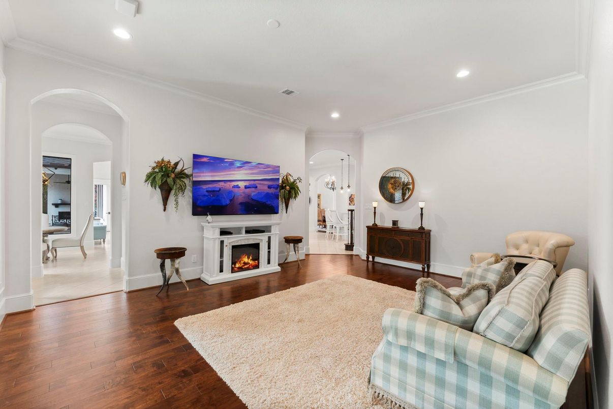 Chandelier, Fireplace, Interior, Recessed Lighting, Wood Texture Flooring