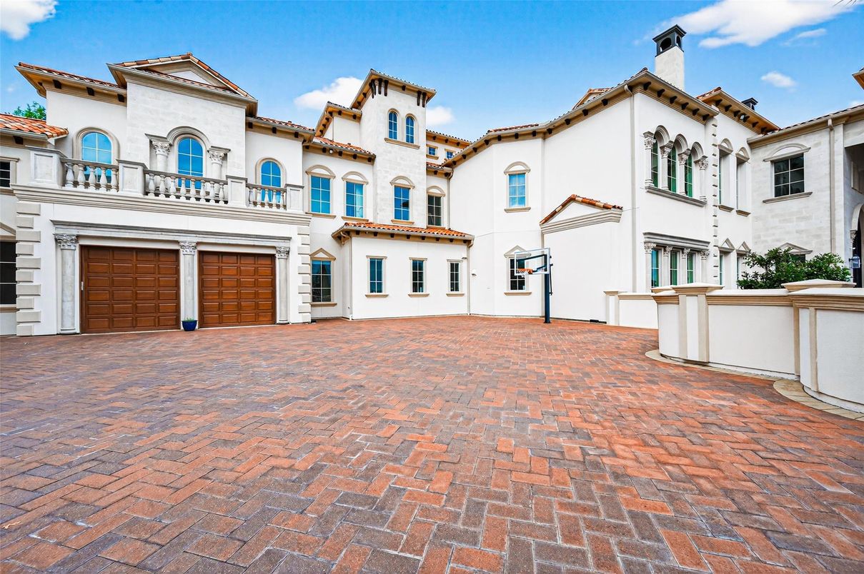 Attached, Exterior, Facade, Spanish Mediterranean