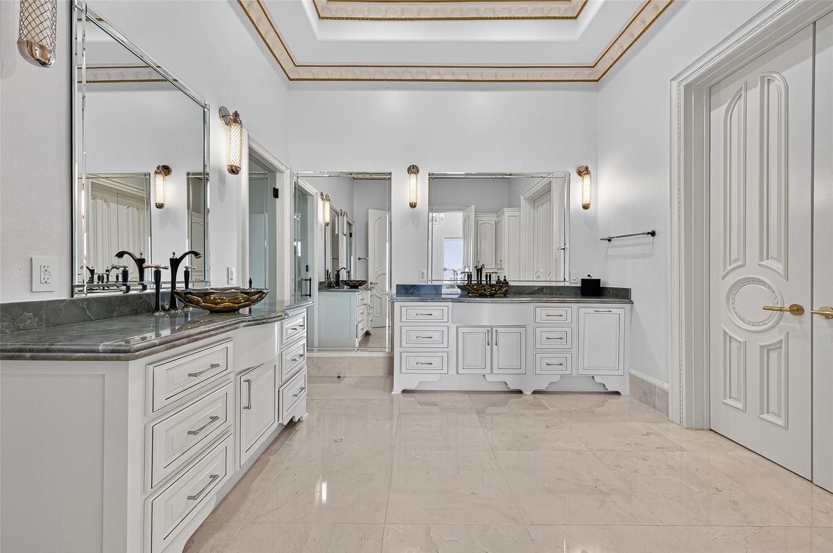 Bathroom, Dual Sink Vanities, Interior