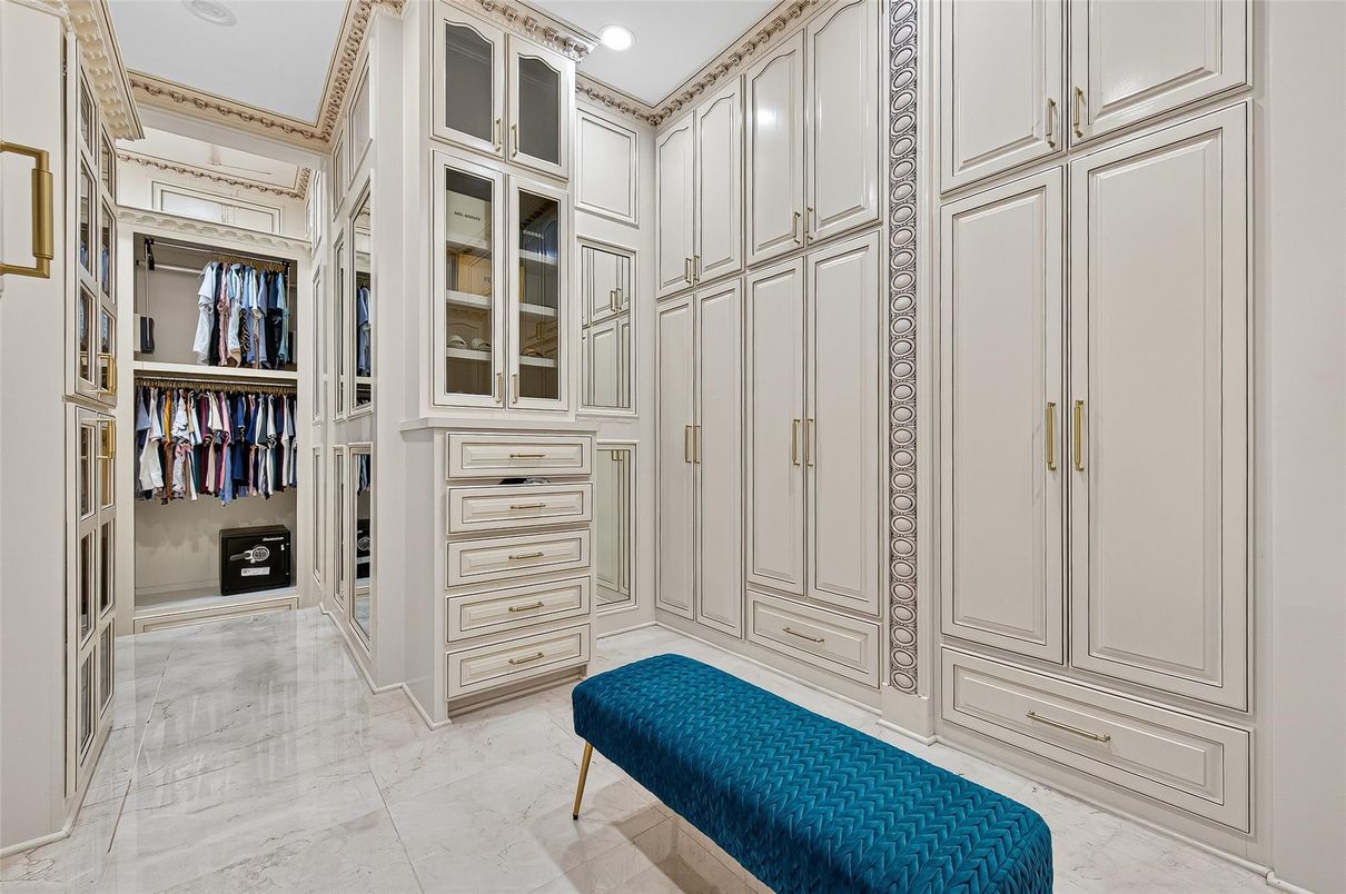 Interior, Recessed Lighting, Walk-in Closets