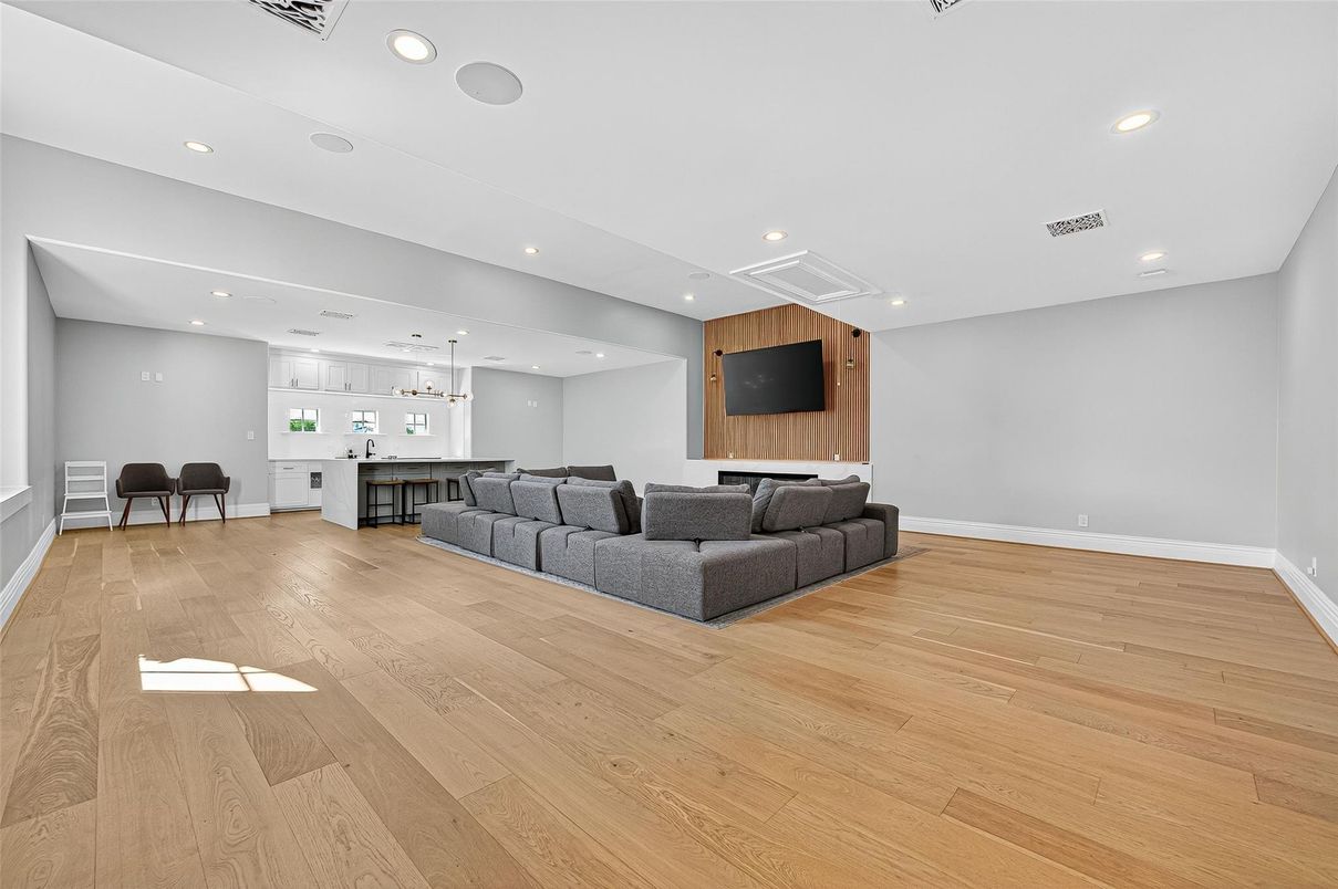 Interior, Pendant Lights, Recessed Lighting, Wood Texture Flooring