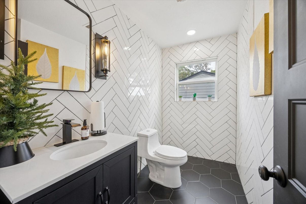 Bathroom, Interior, Recessed Lighting
