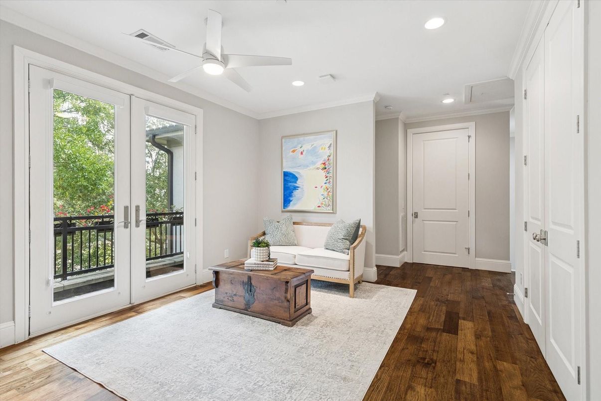 Interior, Recessed Lighting, Wood Texture Flooring