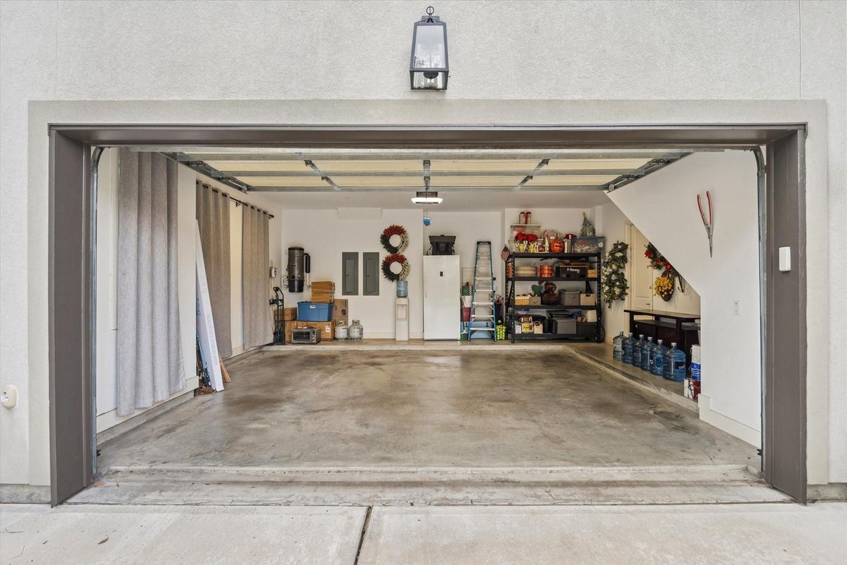 Garage, Interior
