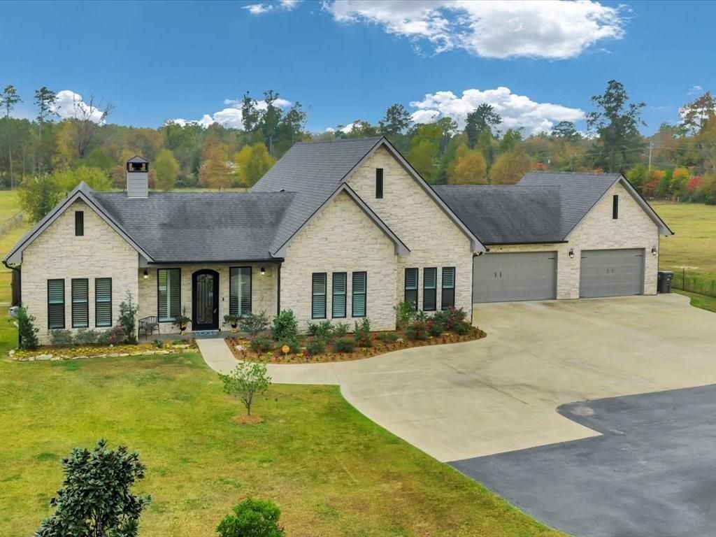 Attached, Backyard, Exterior, Facade, French Provincial