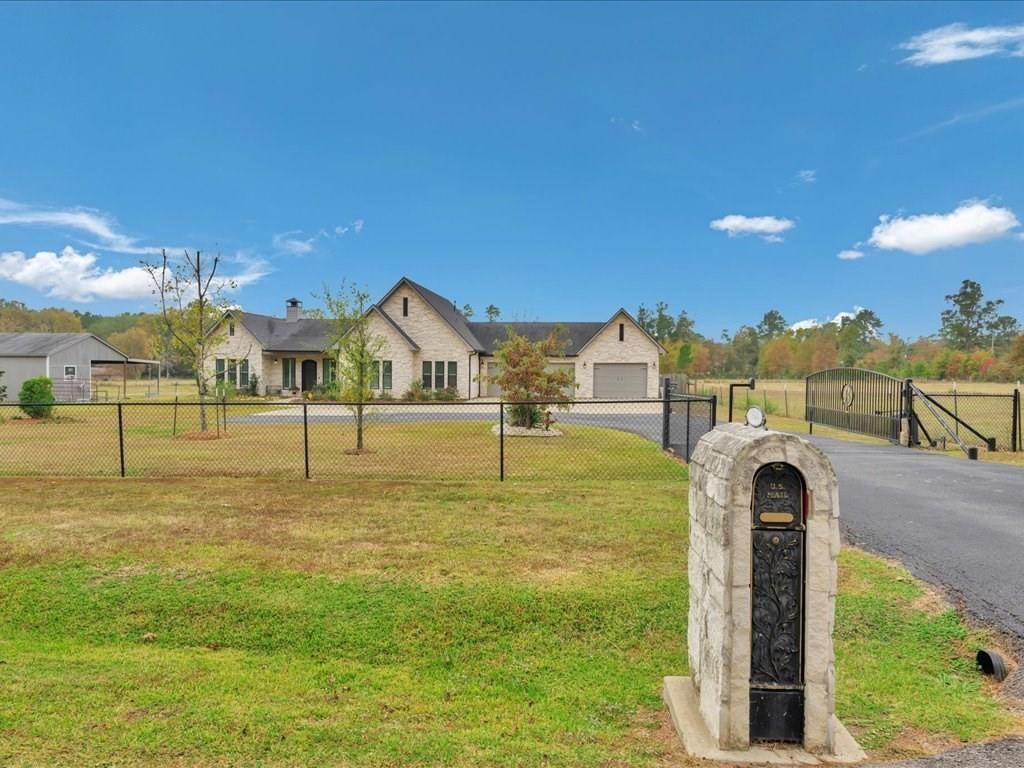 Backyard, Detached Garage, Exterior