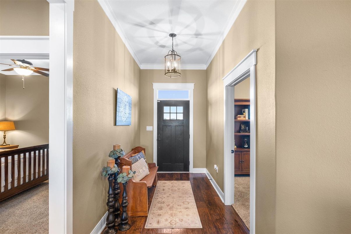 Interior, Pendant Lights, Wood Texture Flooring