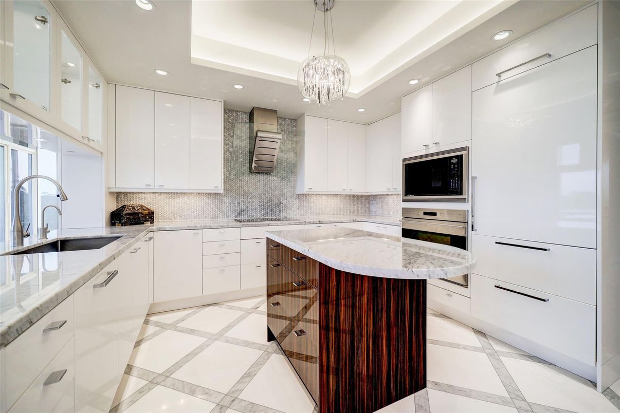 Chandelier, Interior, Kitchen, Recessed Lighting, Stainless Steel Appliances