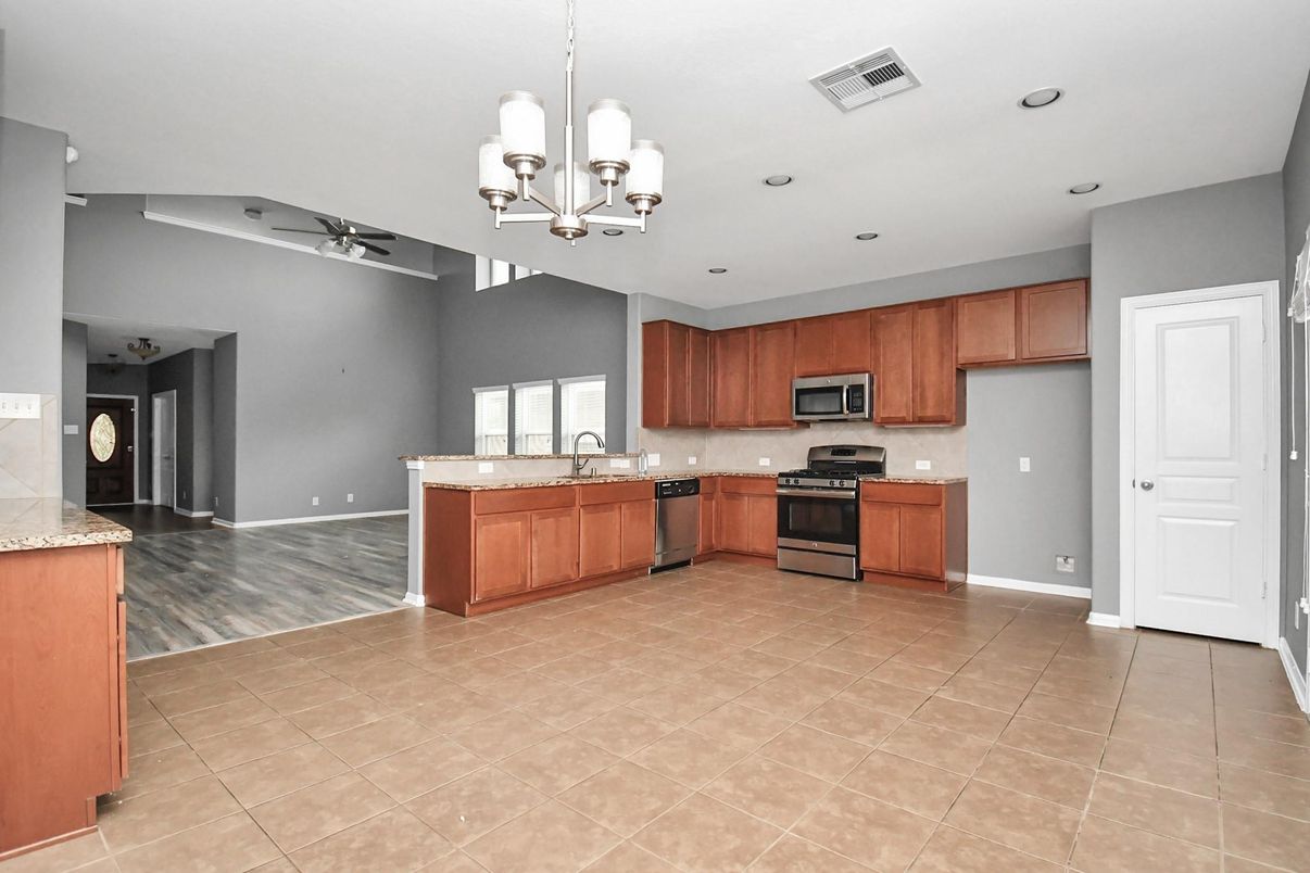 Chandelier, Interior, Kitchen, Recessed Lighting, Stainless Steel Appliances