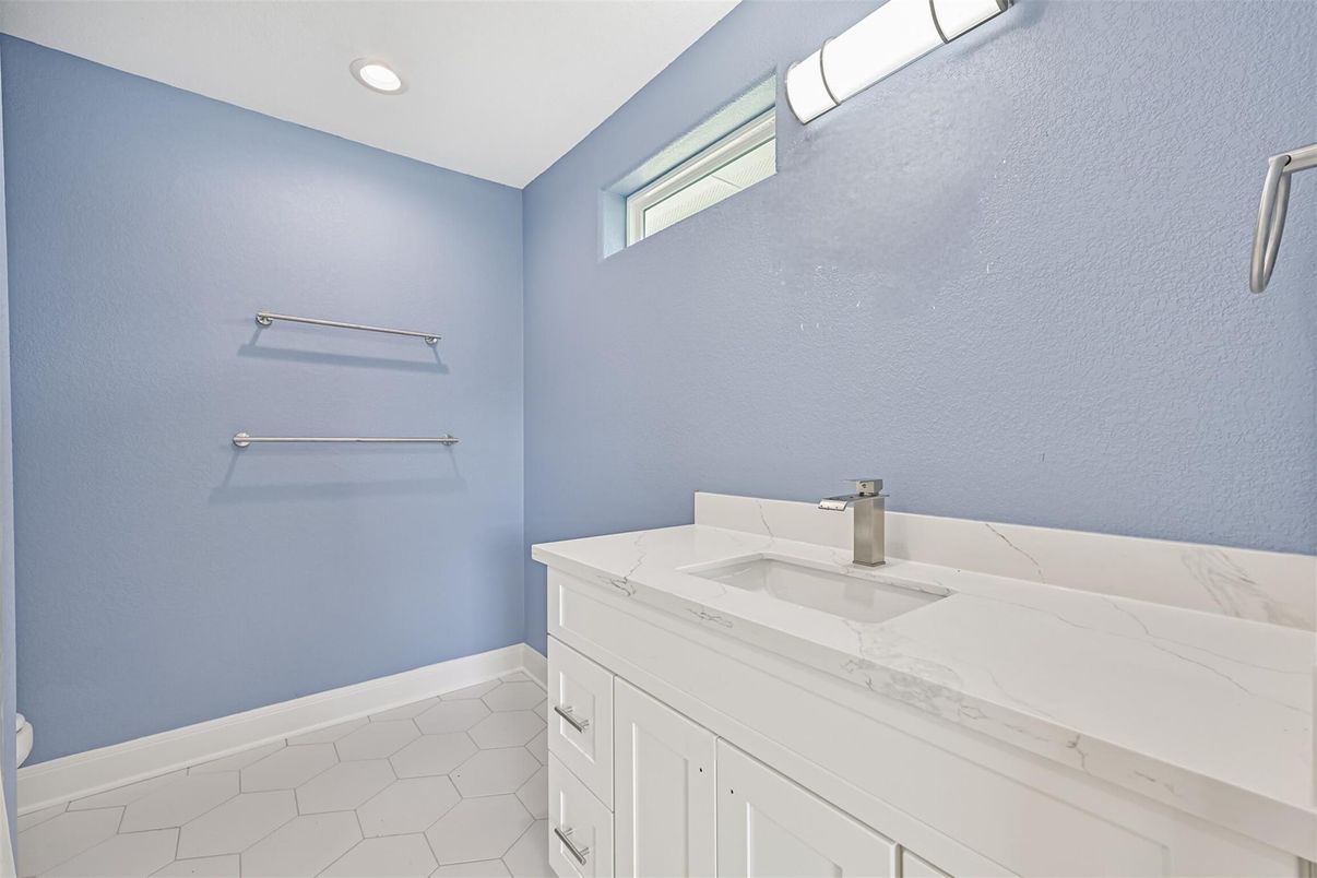 Bathroom, Dual Sink Vanities, Interior, Recessed Lighting