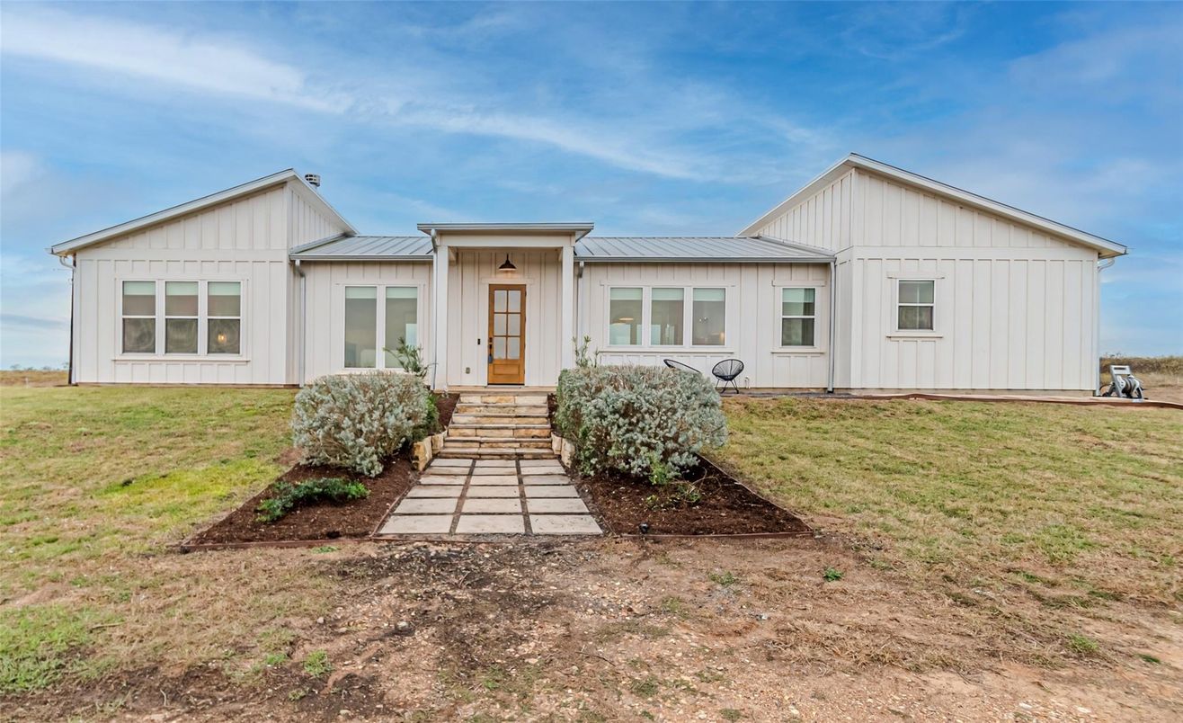 Backyard, Exterior, Facade, Farmhouse