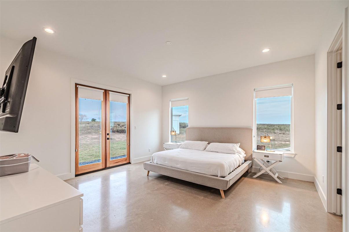 Bedroom, Interior, Recessed Lighting, Water