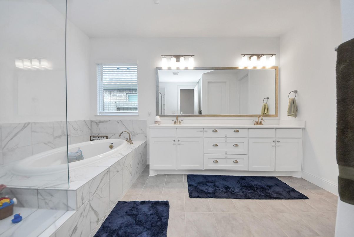 Bathroom, Dual Sink Vanities, Interior