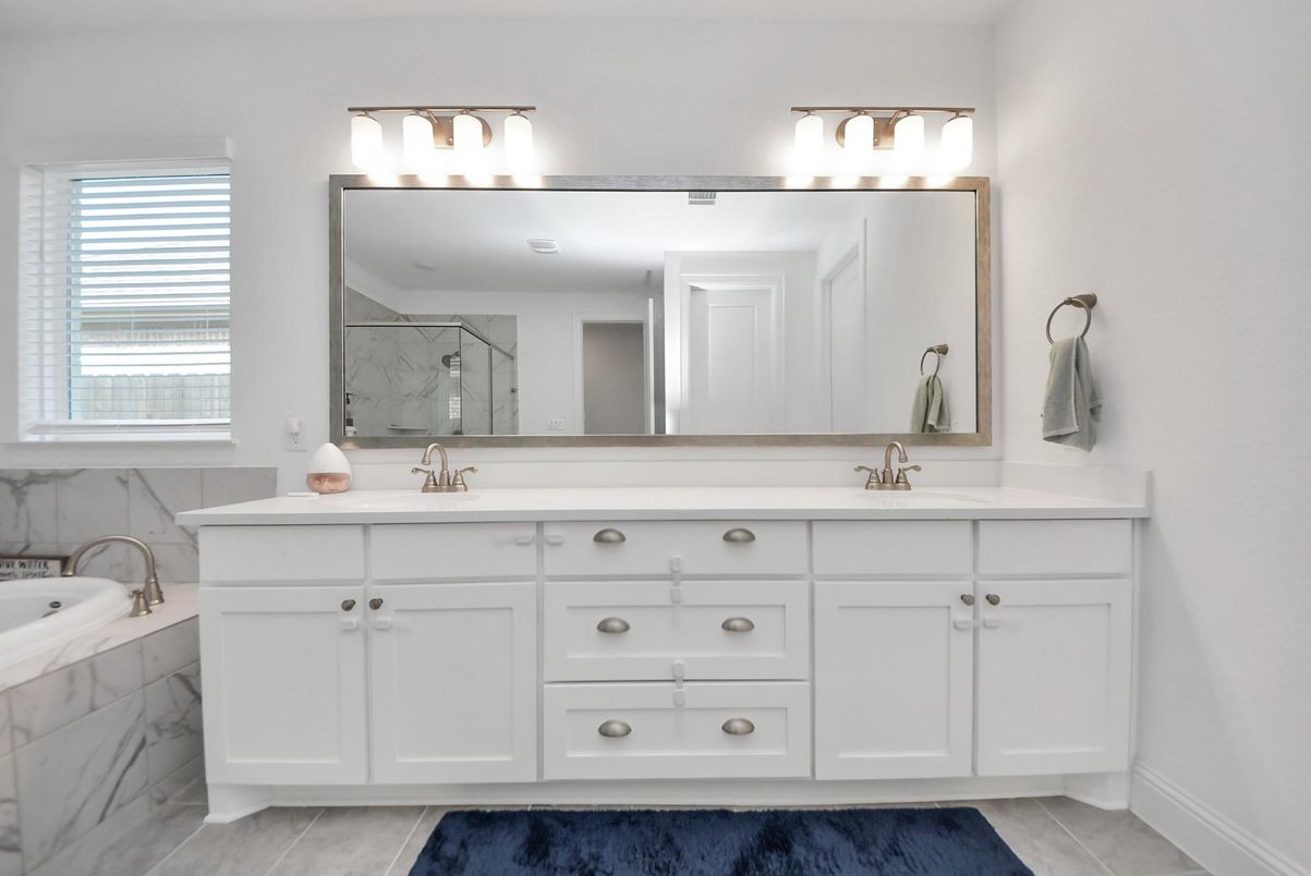 Bathroom, Dual Sink Vanities, Interior