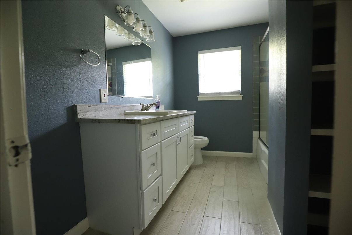 Bathroom, Dual Sink Vanities, Interior, Wood Texture Flooring