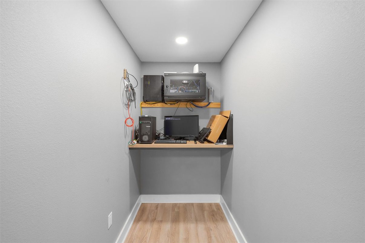 Interior, Recessed Lighting, Wood Texture Flooring