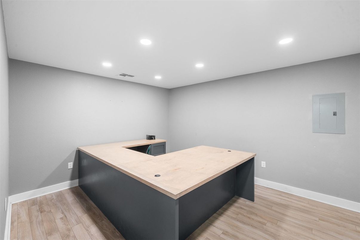 Interior, Recessed Lighting, Wood Texture Flooring